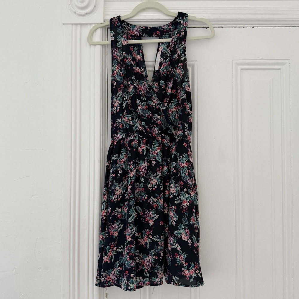 🦊 Lush Navy Floral V-Neck Dress